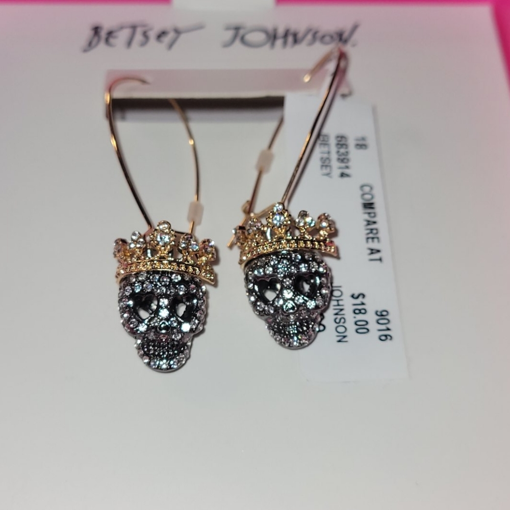 Betsy johnson skull earrings